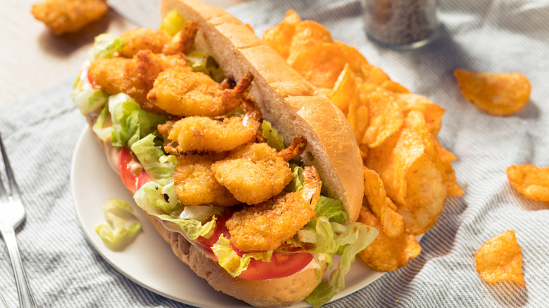 po boy with chips