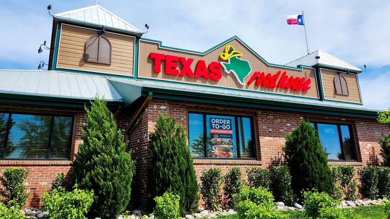 Exterior of Texas Roadhouse restaurant