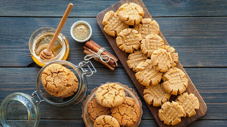Peanut butter cookies and honey