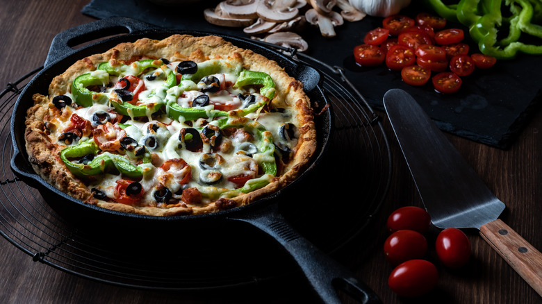 Veggie pizza in a skillet