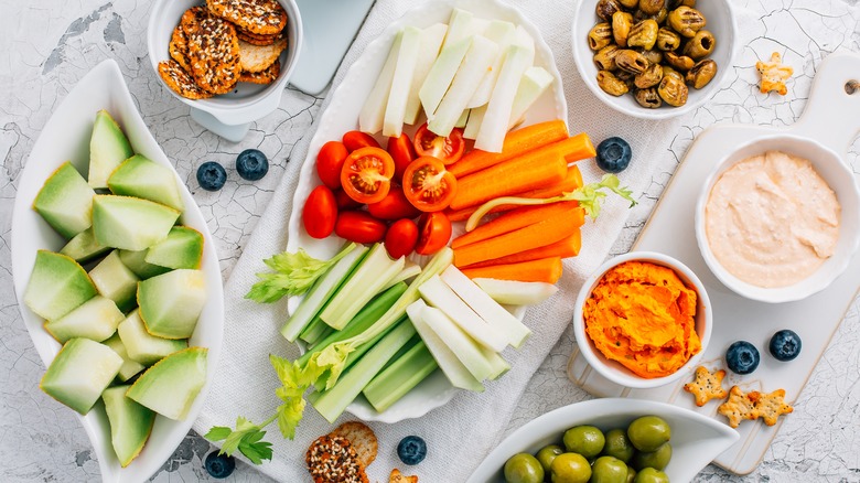 Appetizer of veggies, olives and crackers