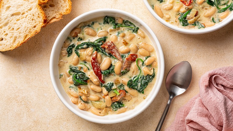 Butter bean soup with spinach and tomatoes