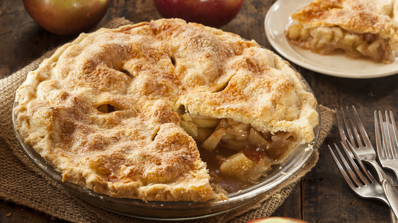 Apple pie with flaky crust