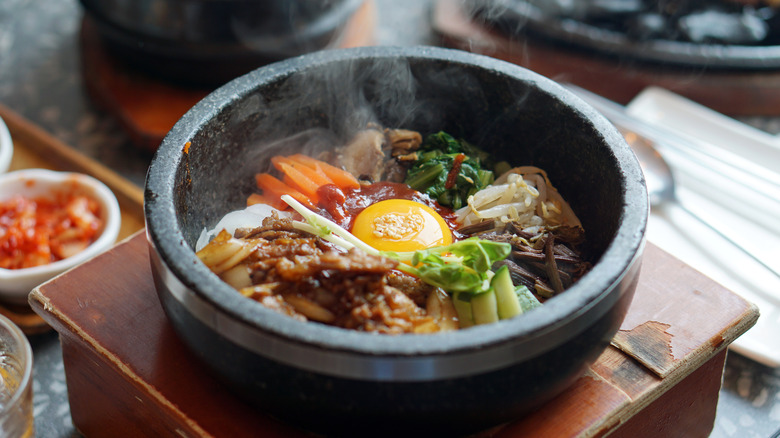 Dolsot bibimbap