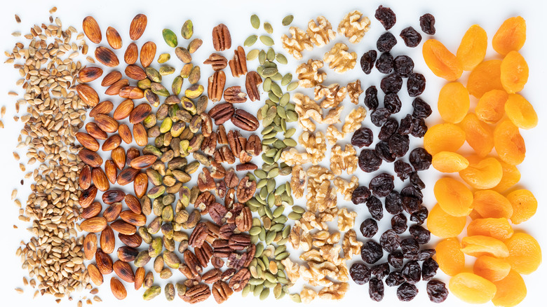 Trail mix ingredients 