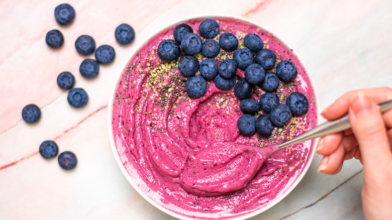 Smoothie bowl with blueberries