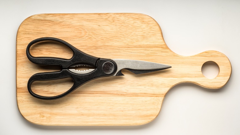 Black kitchen shears