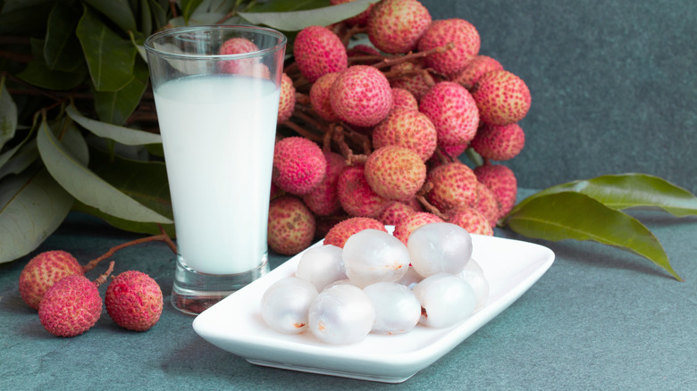lychee, fruit, unpeeled and juiced
