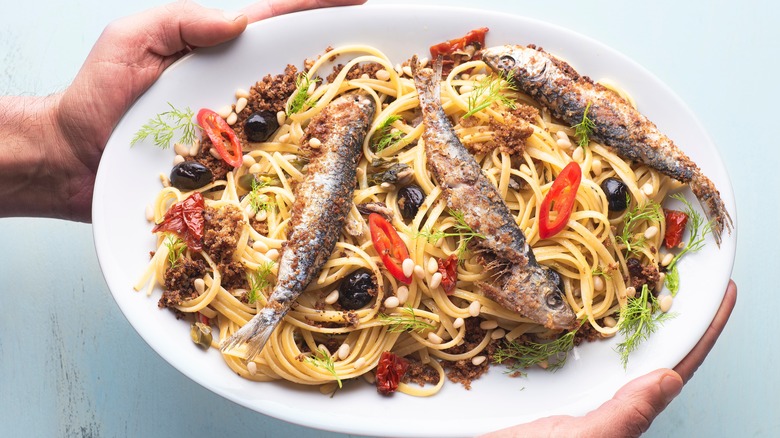 sicilian pasta with dried fish and raisins