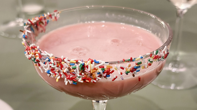 sprinkle rim on glass