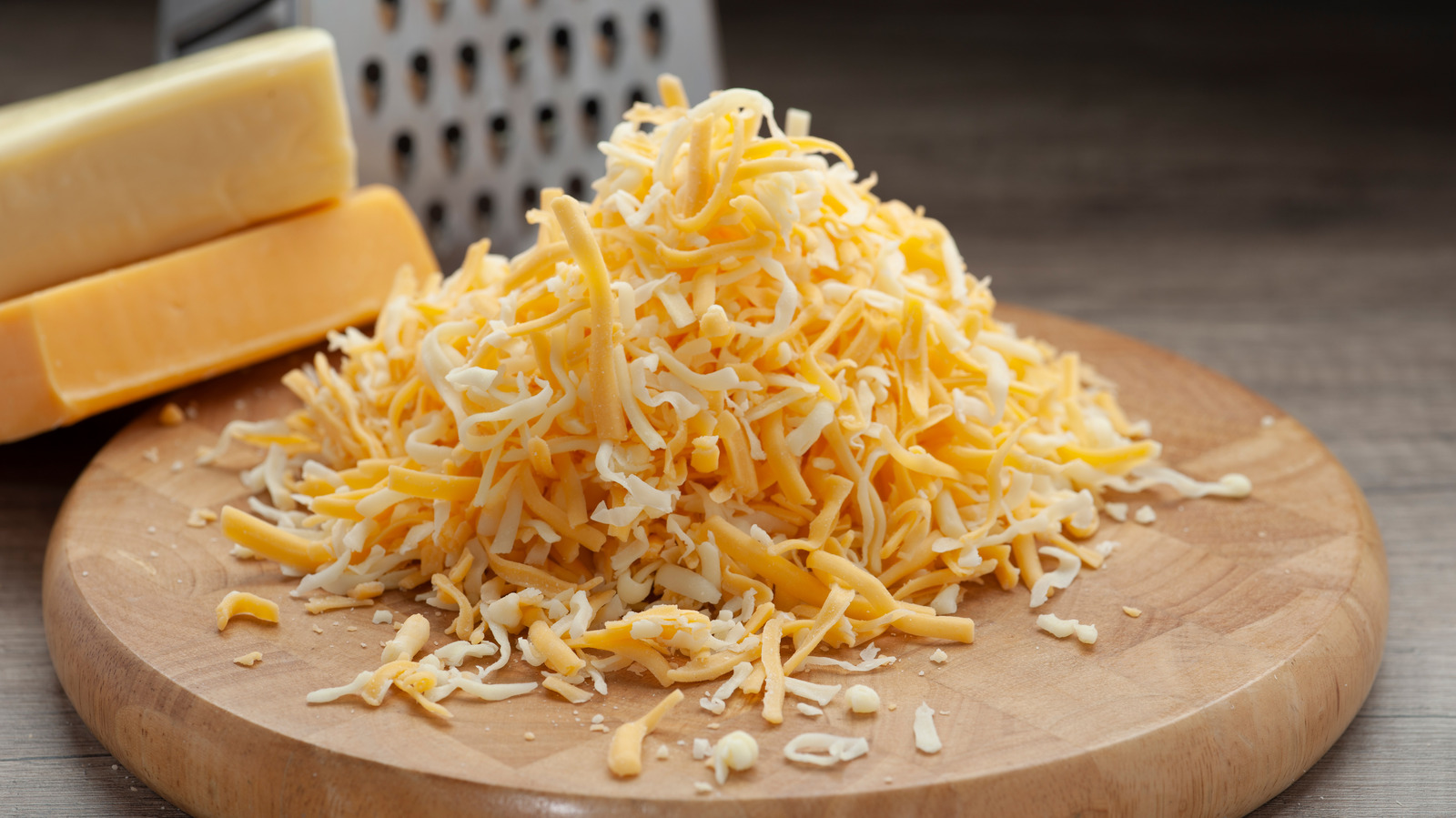https://www.tastingtable.com/img/gallery/how-to-grate-cheese-when-you-dont-have-a-cheese-grater/l-intro-1636482021.jpg