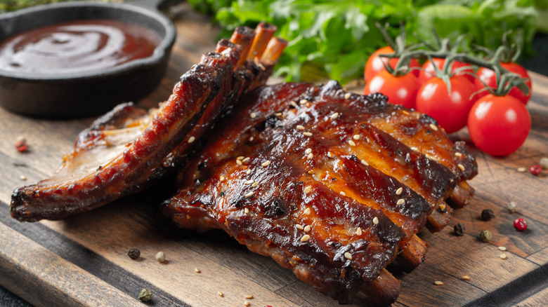 grilled ribs on cutting board