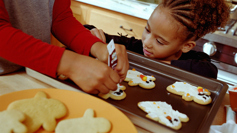 Frosting Christmas cookies