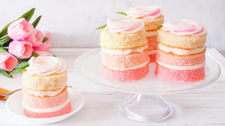 Round pink mini cakes