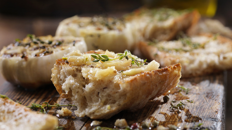 garlic bread, thyme