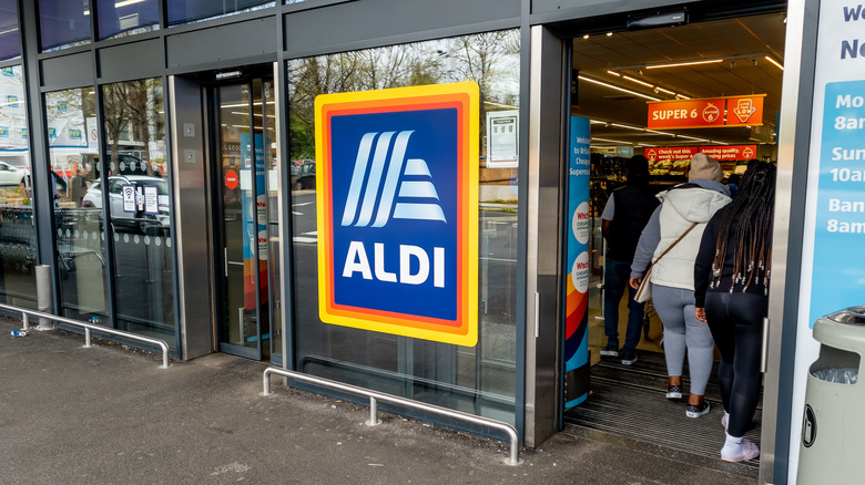 Aldi's entrance with customers