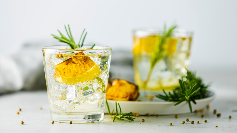 Charred lemon, rosemary, gin and tonic