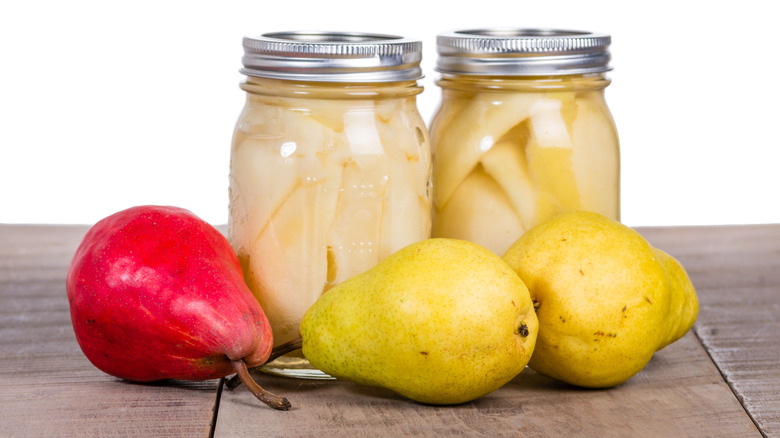 jars of canned pears and fresh pears