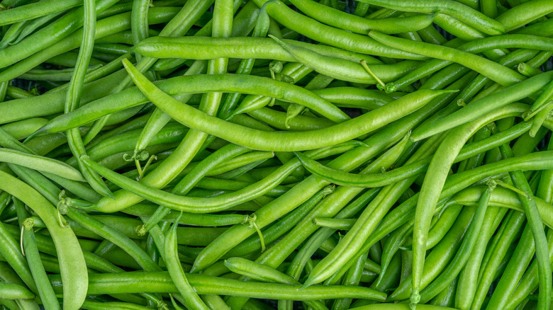 A heap of green beans