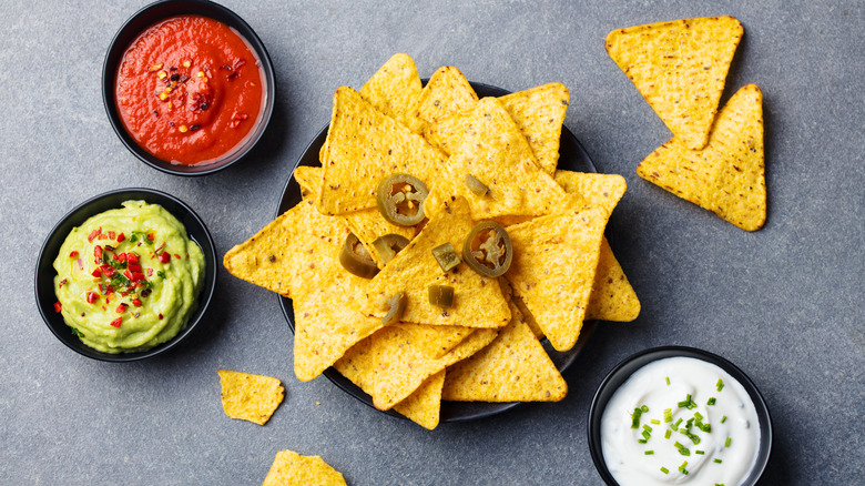 nachos with salsa and guacamole