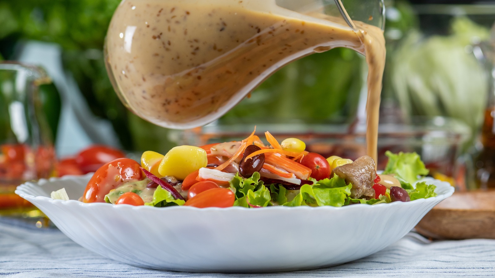 Learn how to correctly retailer selfmade salad dressing