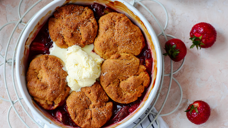 strawberry cobbler with ice cream