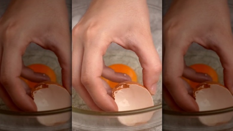 Using eggshell to remove eggshell