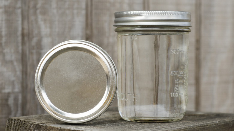 mason jar with lid