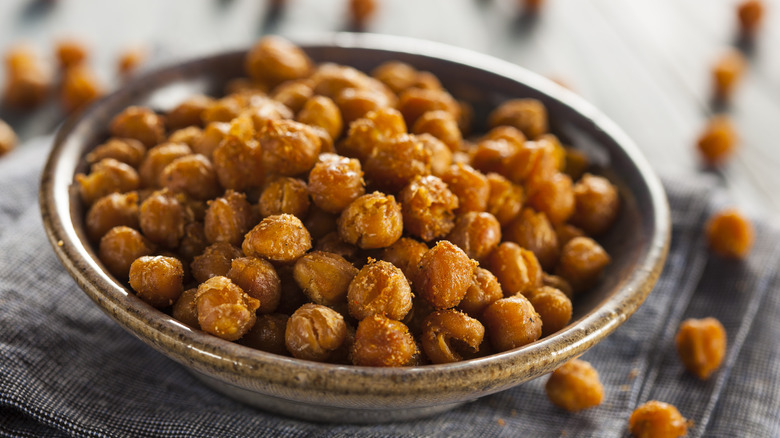 bowl of seasoned roasted chickpeas