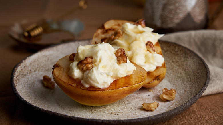 baked pears with nuts