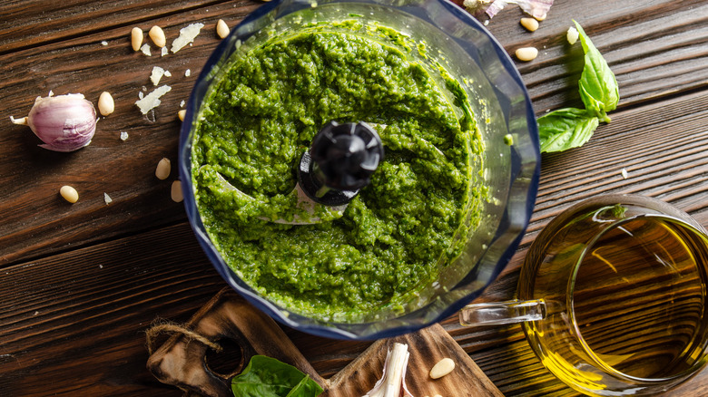 Pesto in food processor