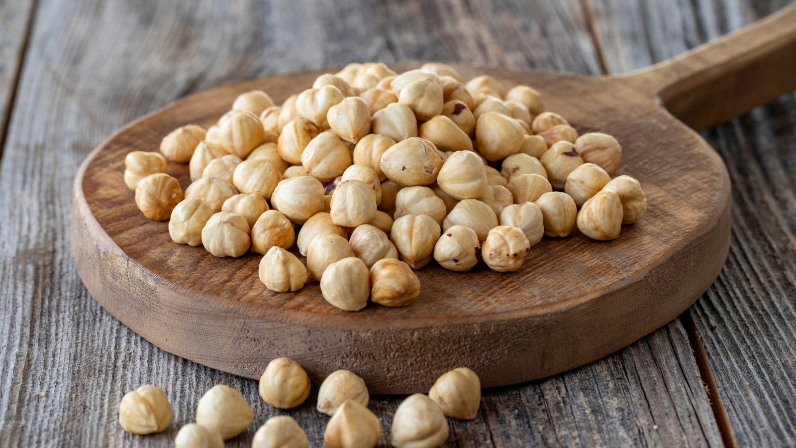 How To Skin Hazelnuts With The Help Of A Cooling Rack