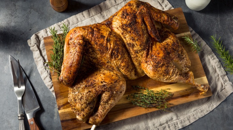 https://www.tastingtable.com/img/gallery/how-to-spatchcock-a-turkey-for-thanksgiving-upgrade/intro-1666797978.jpg