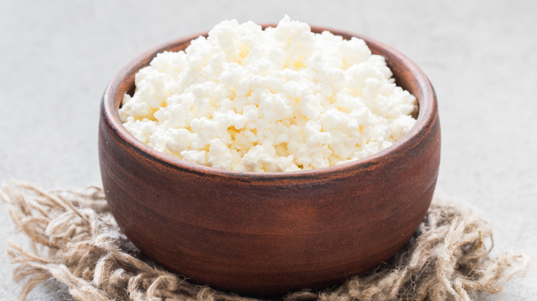 cottage cheese in bowl