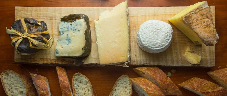 https://www.tastingtable.com/img/gallery/how-to-store-fresh-cheese-murrays-cheese-liz-thorpe/image-import.jpg