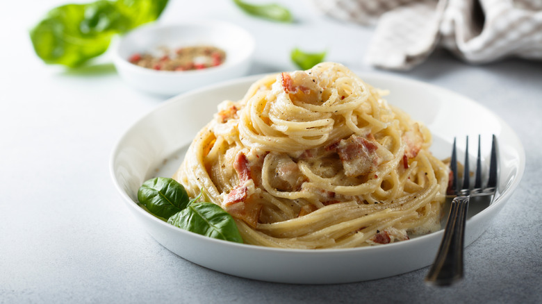 pasta with shrimp in bowl