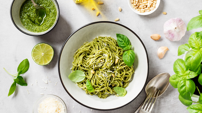 spaghetti with pesto