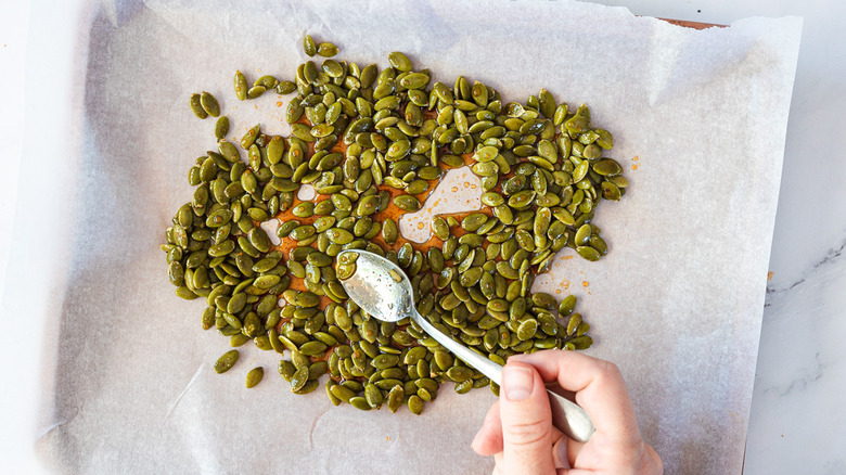 cinnamon maple pumpkin seeds