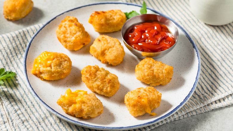 mac and cheese fritters with dip