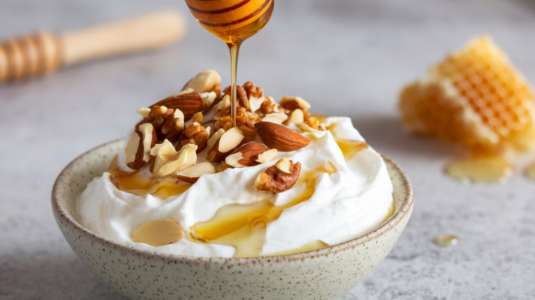 greek yogurt with honey and nuts