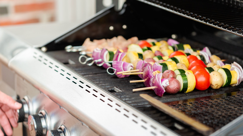 Grilling vegetable skewers