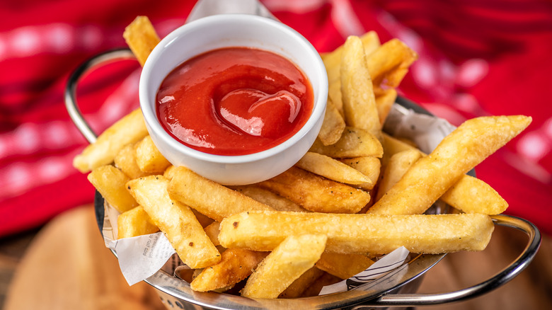 fries with ketchup