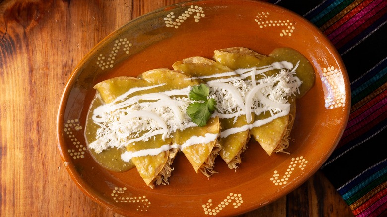 a plate or traditional enchiladas verdes