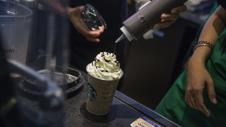 Making a Starbucks Frappuccino