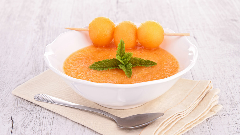 Cantaloupe soup in bowl 