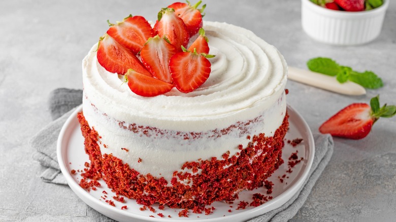 Iced cake with strawberries