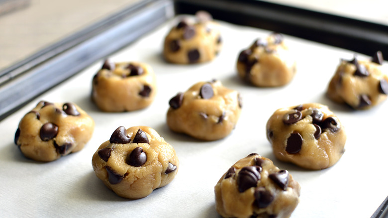 Portioned cookie dough cookie sheet