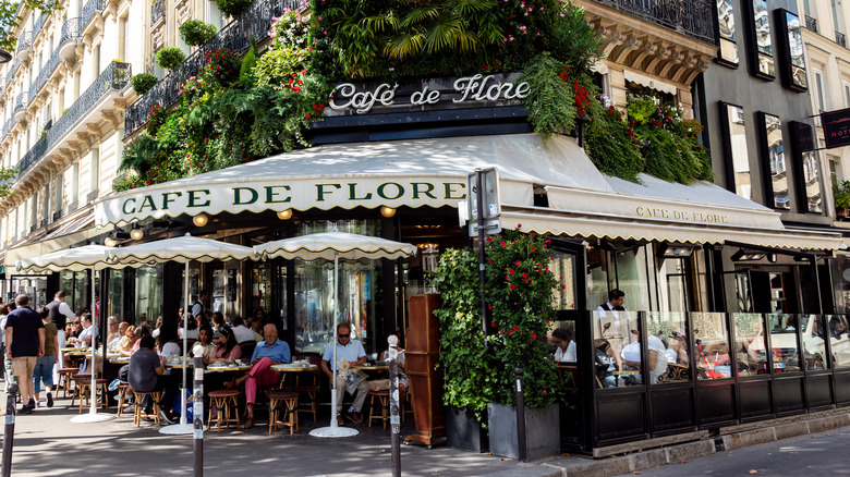 Cafe de Flore Paris exterior 