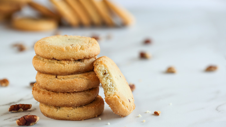 Pecan sandies cookies on table