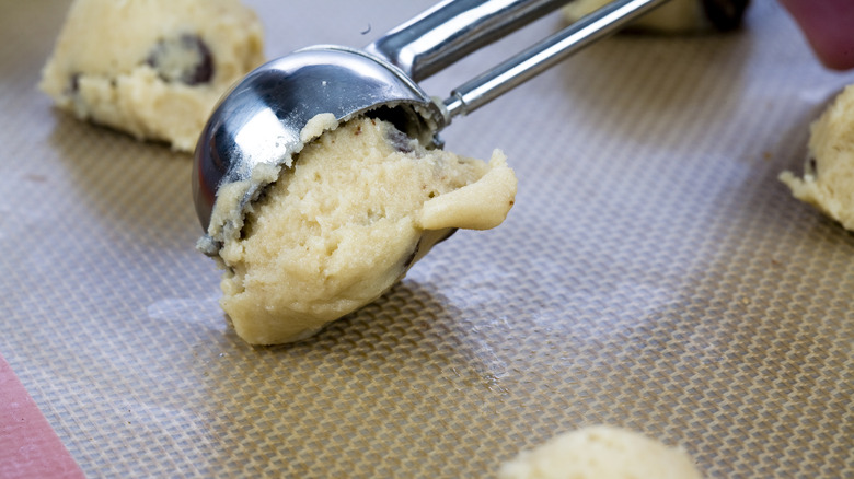 Cookie scoop with dough